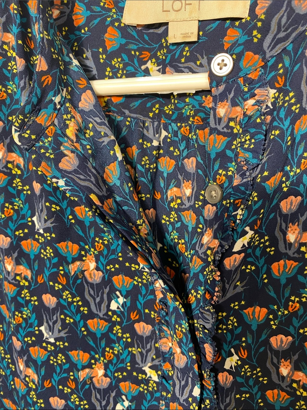 LOFT Navy Floral Sleeveless Blouse Forest scene fox & bunnies size large - Picture 10 of 10